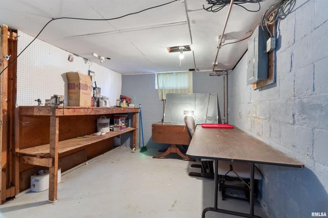 630 32ND Avenue, Rock Island, IL 61265