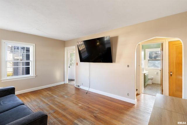 630 32ND Avenue, Rock Island, IL 61265