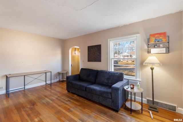 630 32ND Avenue, Rock Island, IL 61265