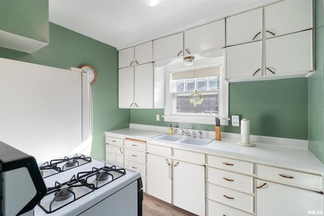 630 32ND Avenue, Rock Island, IL 61265