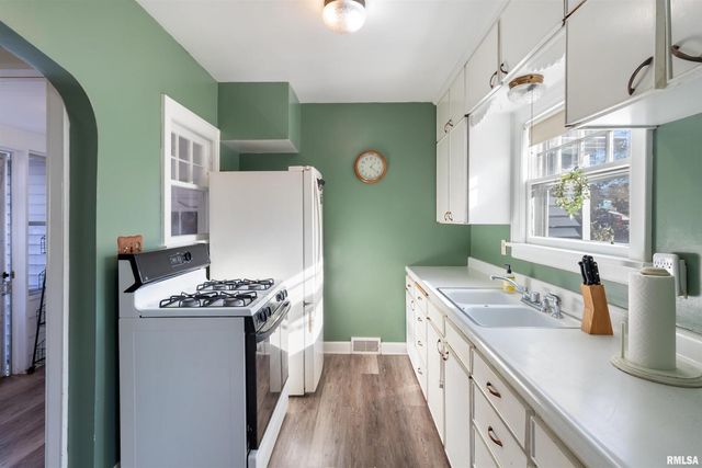 630 32ND Avenue, Rock Island, IL 61265