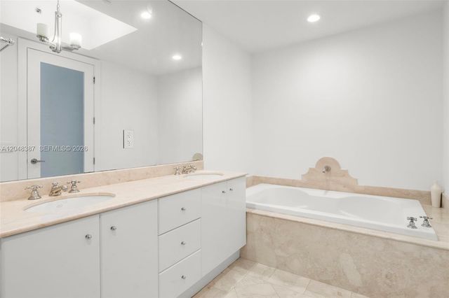 100 S Pointe Dr 501, Miami Beach, FL 33139