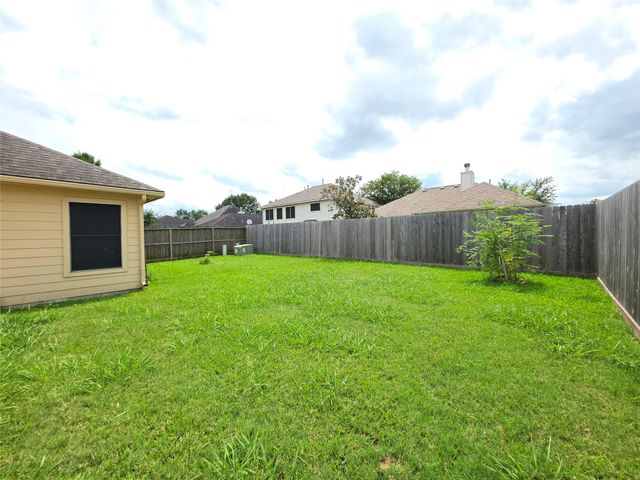 17226 Stratford Green Dr, Sugar Land, TX 77498