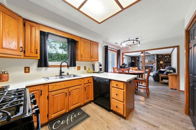 9708 Pioneer Trail, Leo, IN 46765