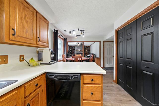 9708 Pioneer Trail, Leo, IN 46765