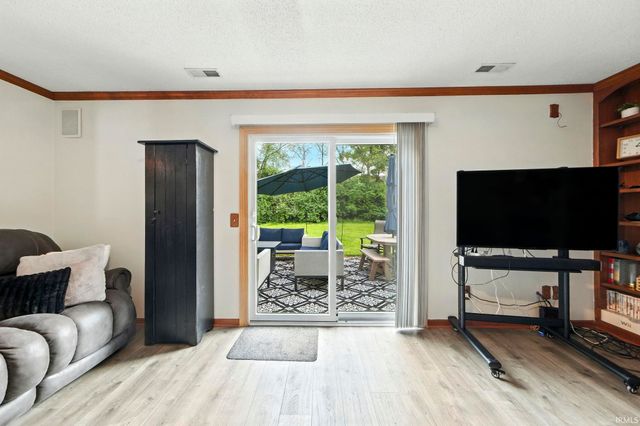 9708 Pioneer Trail, Leo, IN 46765