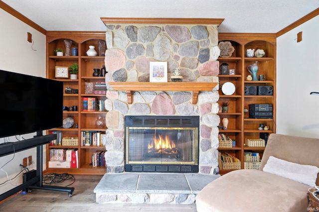 9708 Pioneer Trail, Leo, IN 46765