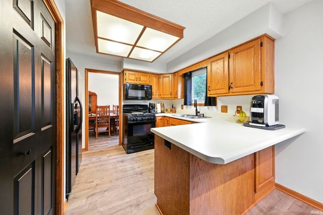 9708 Pioneer Trail, Leo, IN 46765