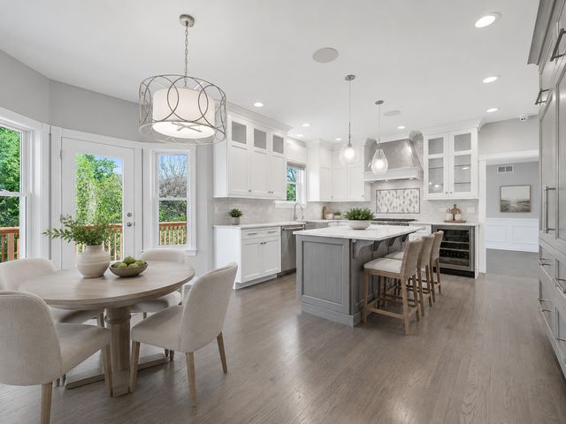 832 Bemis Road, Glen Ellyn, IL 60137