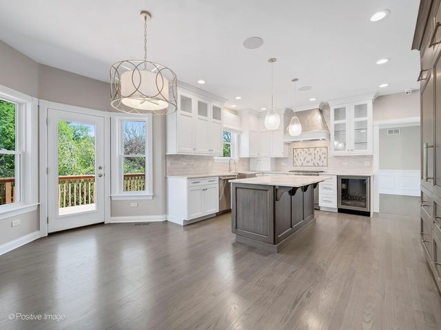 832 Bemis Road, Glen Ellyn, IL 60137