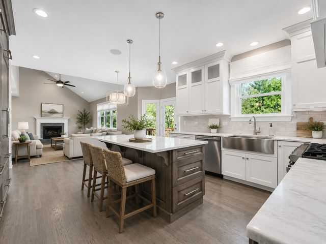 832 Bemis Road, Glen Ellyn, IL 60137