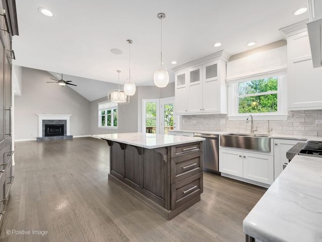 832 Bemis Road, Glen Ellyn, IL 60137