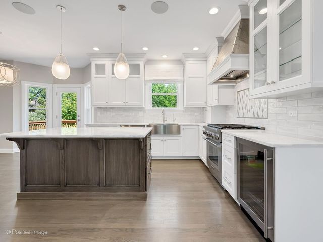 832 Bemis Road, Glen Ellyn, IL 60137