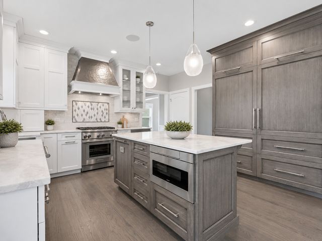 832 Bemis Road, Glen Ellyn, IL 60137