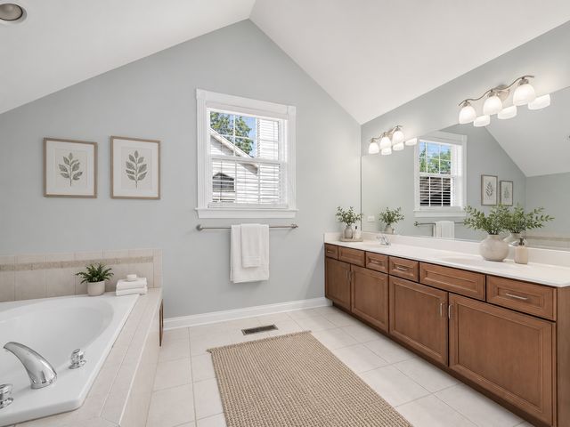 832 Bemis Road, Glen Ellyn, IL 60137