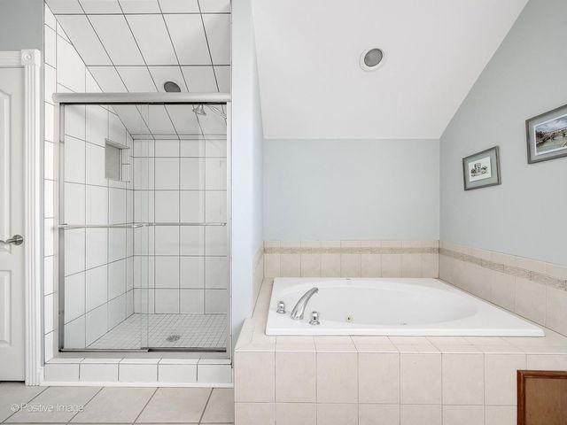 832 Bemis Road, Glen Ellyn, IL 60137