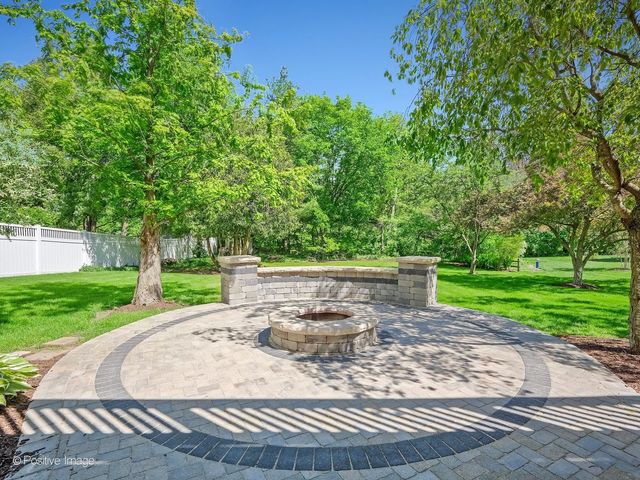 832 Bemis Road, Glen Ellyn, IL 60137