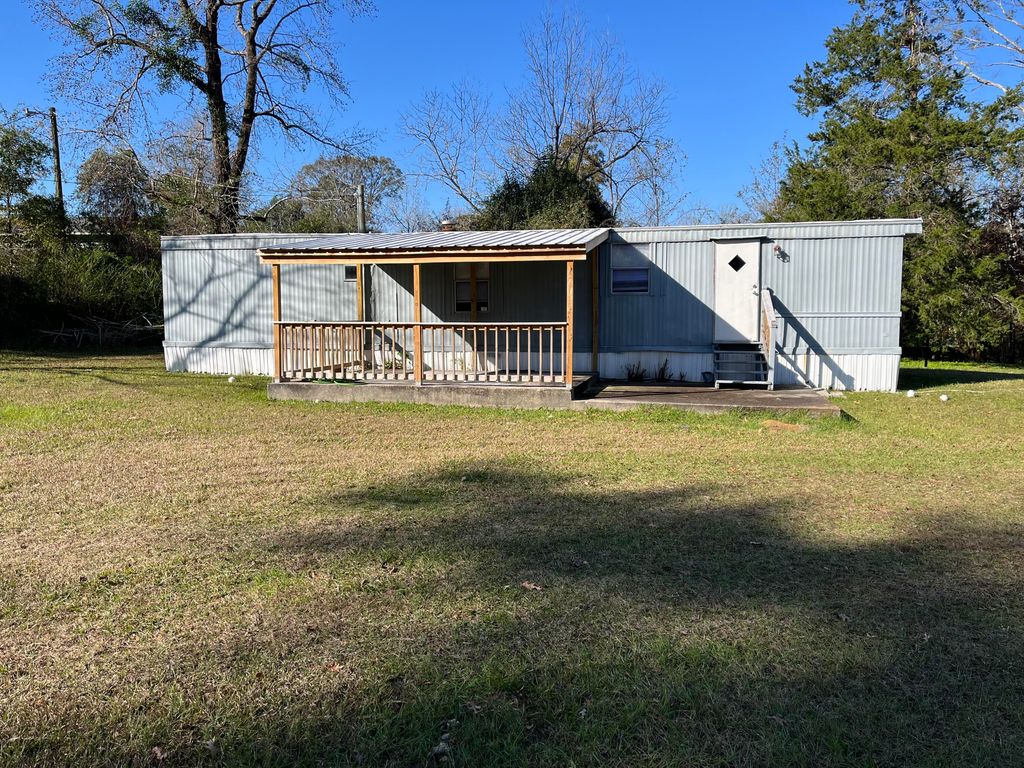 109 Ellis St, Leesville, LA 71446