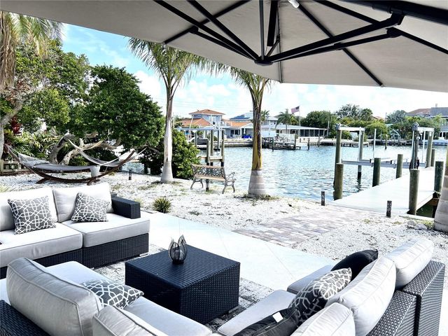 11405 8TH STREET E, Treasure Island, FL 33706