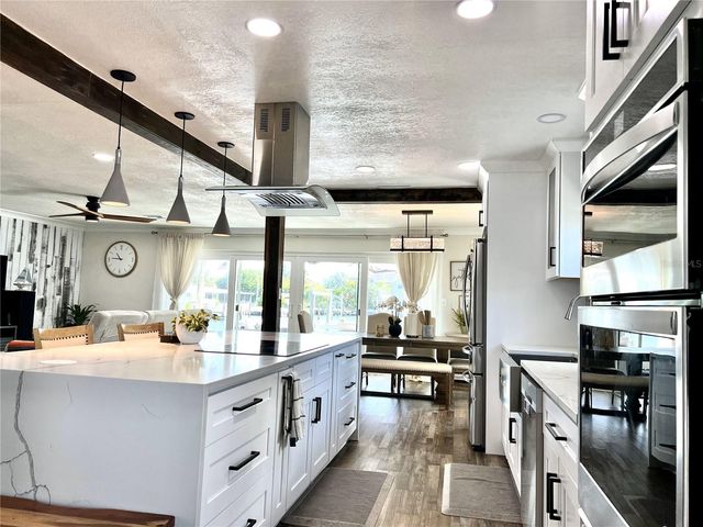 11405 8TH STREET E, Treasure Island, FL 33706