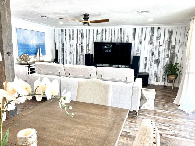 11405 8TH STREET E, Treasure Island, FL 33706