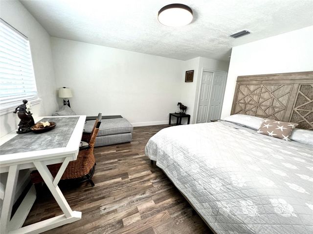 11405 8TH STREET E, Treasure Island, FL 33706