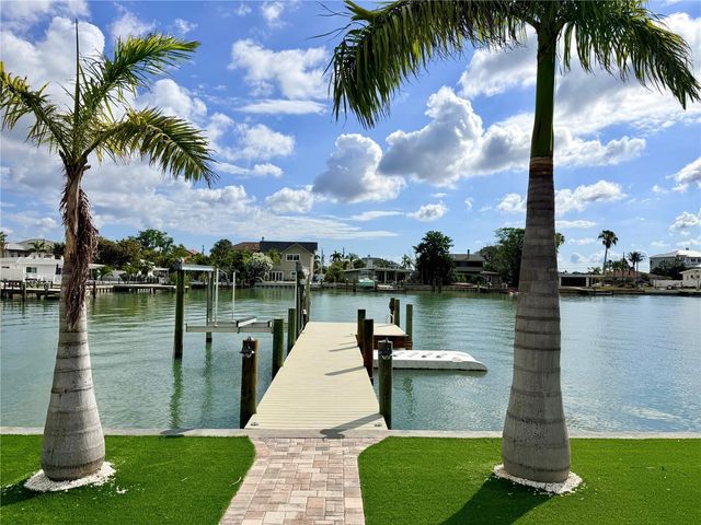 11405 8TH STREET E, Treasure Island, FL 33706