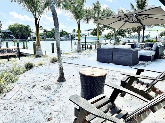 11405 8TH STREET E, Treasure Island, FL 33706