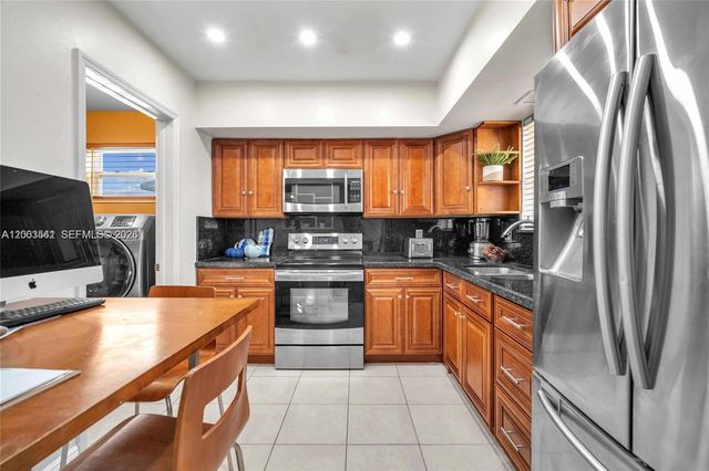 2825 SW 5th St, Fort Lauderdale, FL 33312