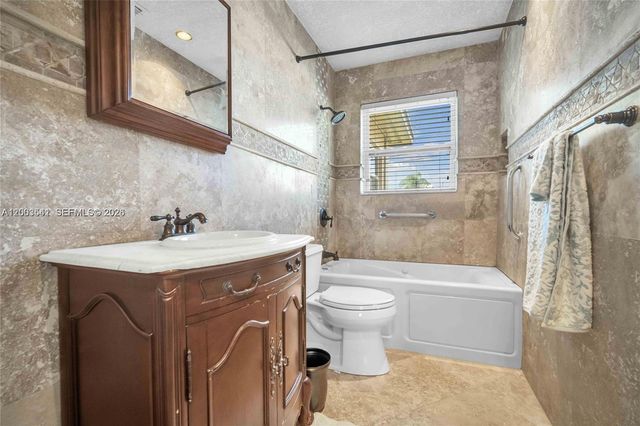 2825 SW 5th St, Fort Lauderdale, FL 33312