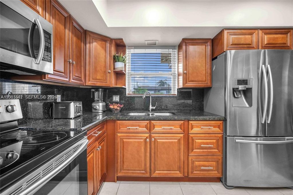 2825 SW 5th St, Fort Lauderdale, FL 33312