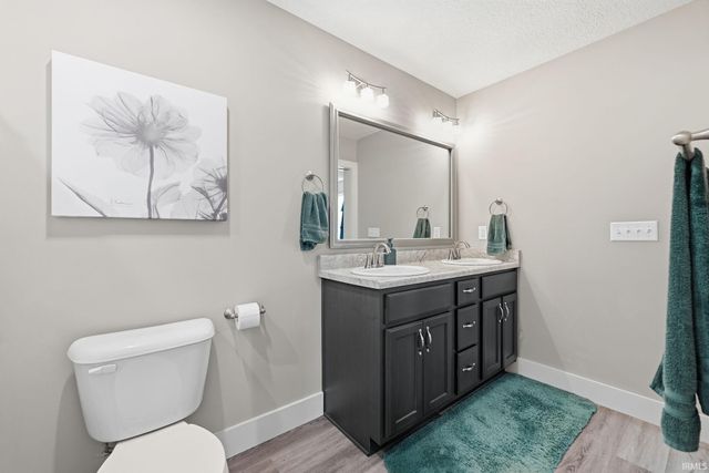 5990 Menza Drive, Auburn, IN 46706