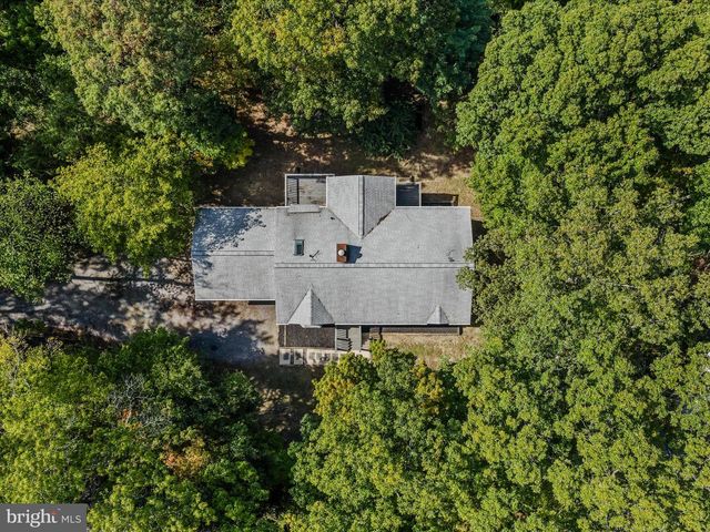 385 RED BIRD LN, Harpers Ferry, WV 25425