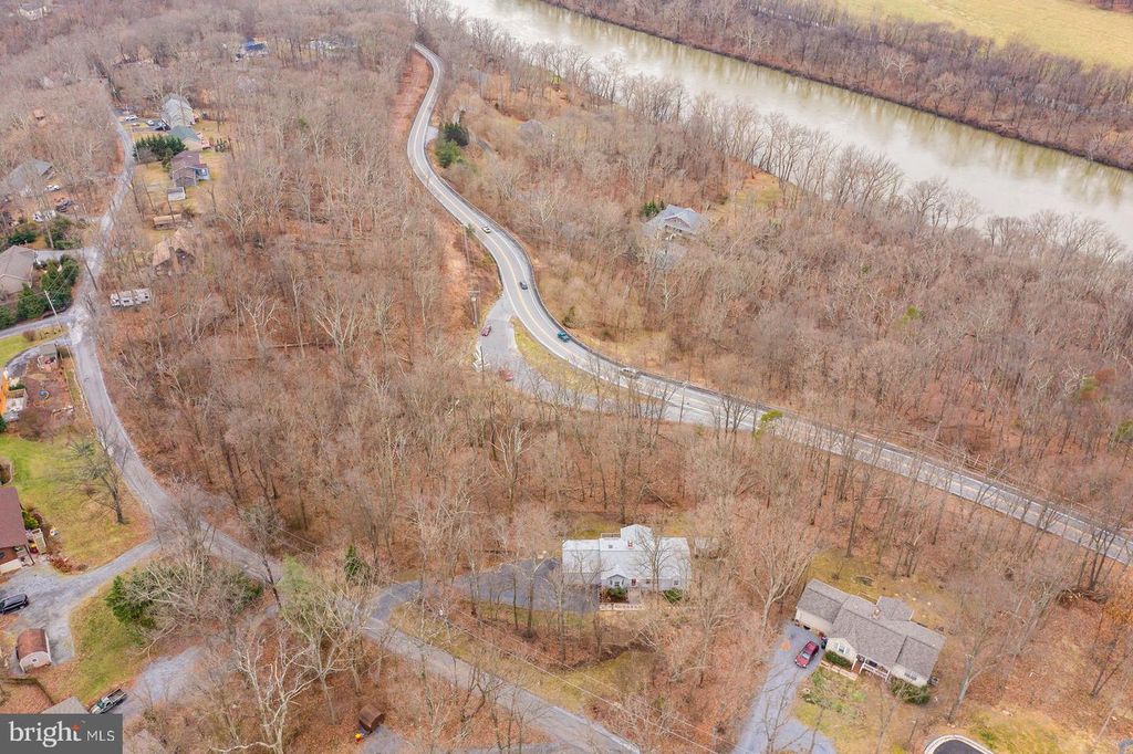 385 RED BIRD LN, Harpers Ferry, WV 25425