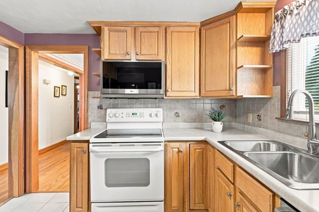 172 Birch Bluffs Dr, Westfield, MA 01085
