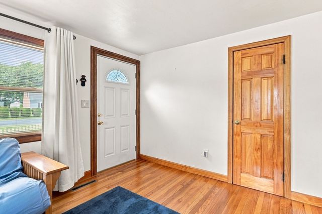 172 Birch Bluffs Dr, Westfield, MA 01085