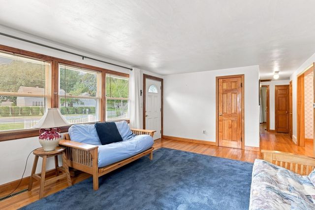 172 Birch Bluffs Dr, Westfield, MA 01085