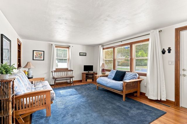 172 Birch Bluffs Dr, Westfield, MA 01085