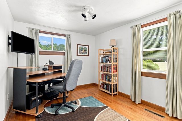 172 Birch Bluffs Dr, Westfield, MA 01085