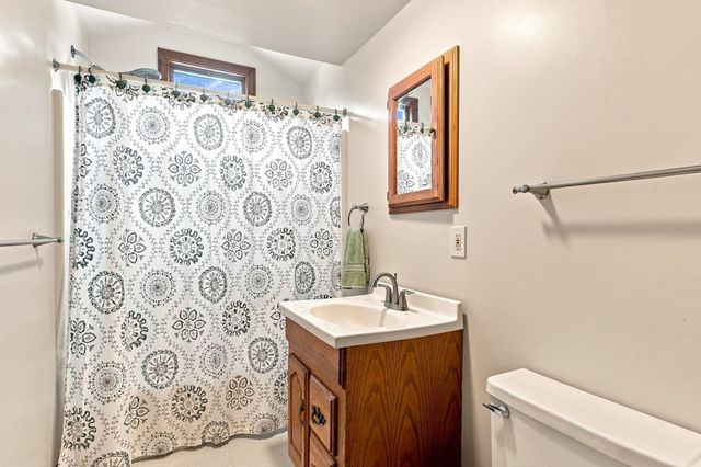 172 Birch Bluffs Dr, Westfield, MA 01085