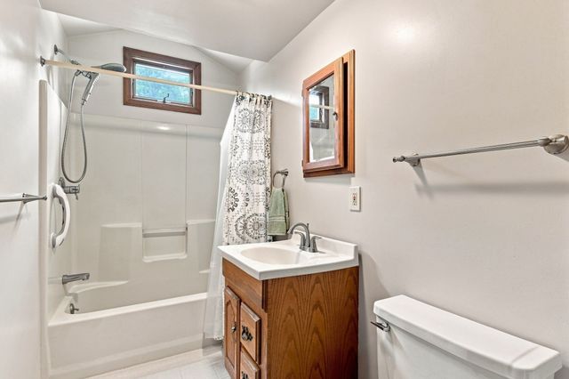 172 Birch Bluffs Dr, Westfield, MA 01085