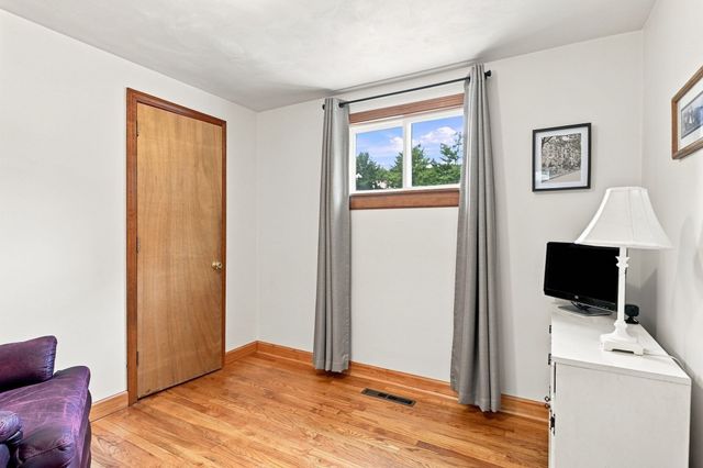 172 Birch Bluffs Dr, Westfield, MA 01085
