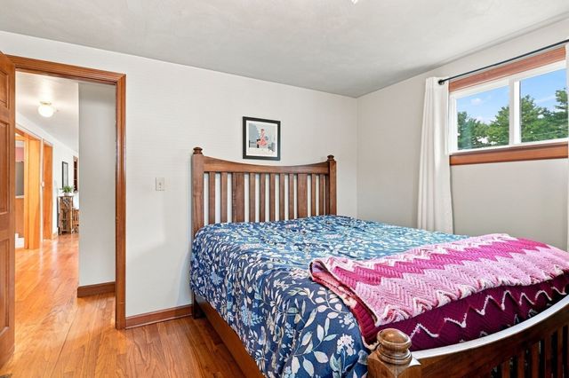172 Birch Bluffs Dr, Westfield, MA 01085