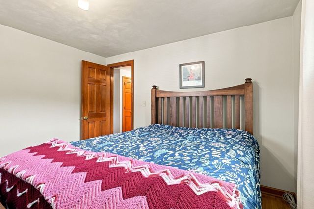 172 Birch Bluffs Dr, Westfield, MA 01085