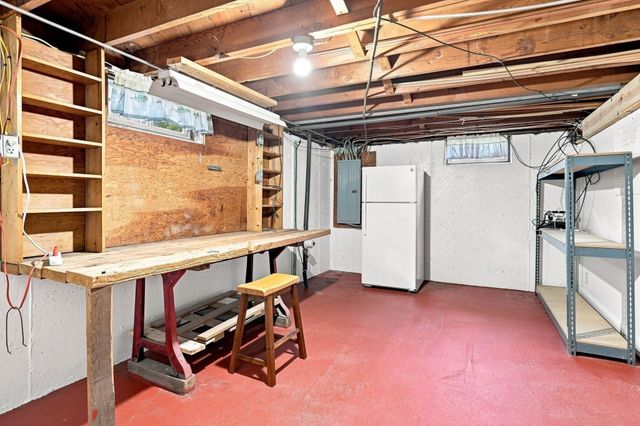 172 Birch Bluffs Dr, Westfield, MA 01085