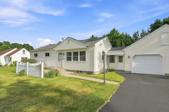 172 Birch Bluffs Dr, Westfield, MA 01085