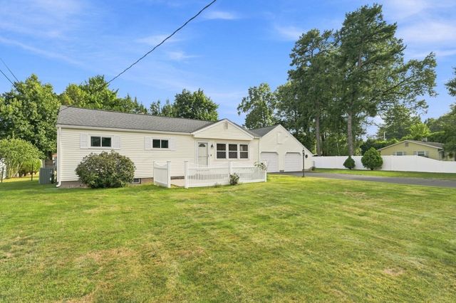 172 Birch Bluffs Dr, Westfield, MA 01085