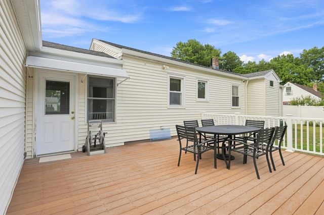 172 Birch Bluffs Dr, Westfield, MA 01085