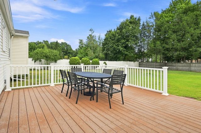 172 Birch Bluffs Dr, Westfield, MA 01085