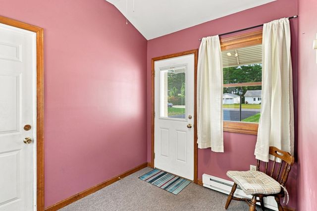 172 Birch Bluffs Dr, Westfield, MA 01085